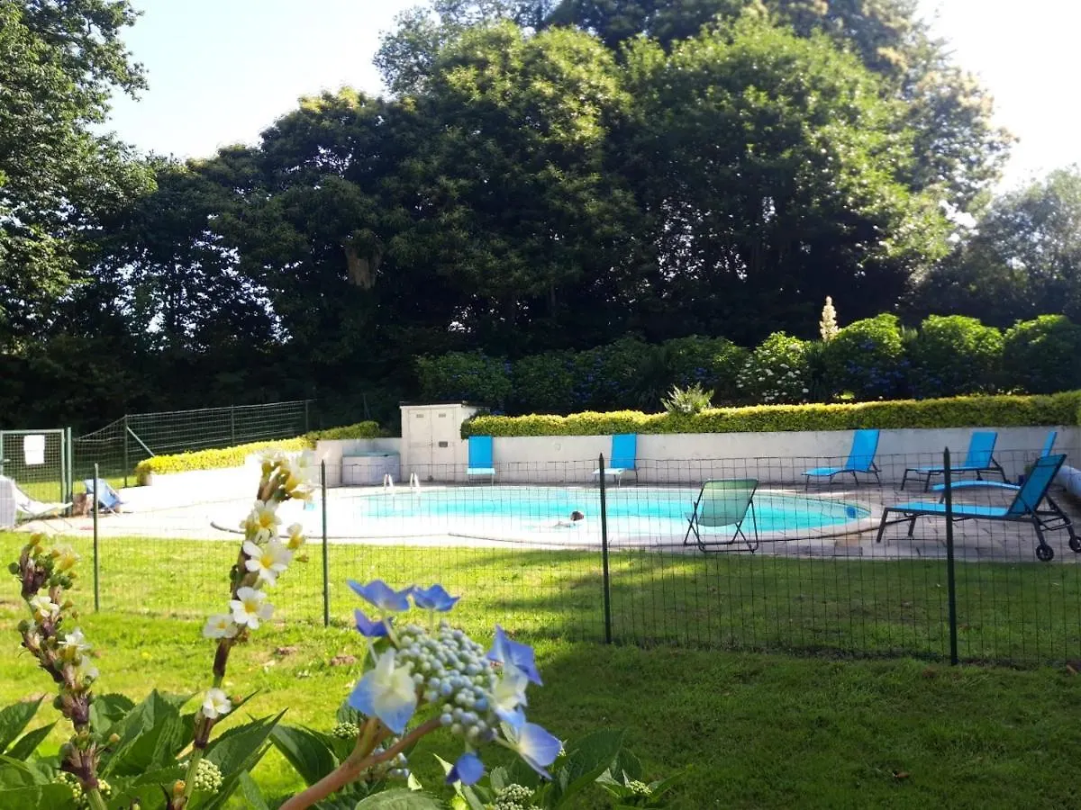 Holiday home Hameau Kerhotten Langoelan
