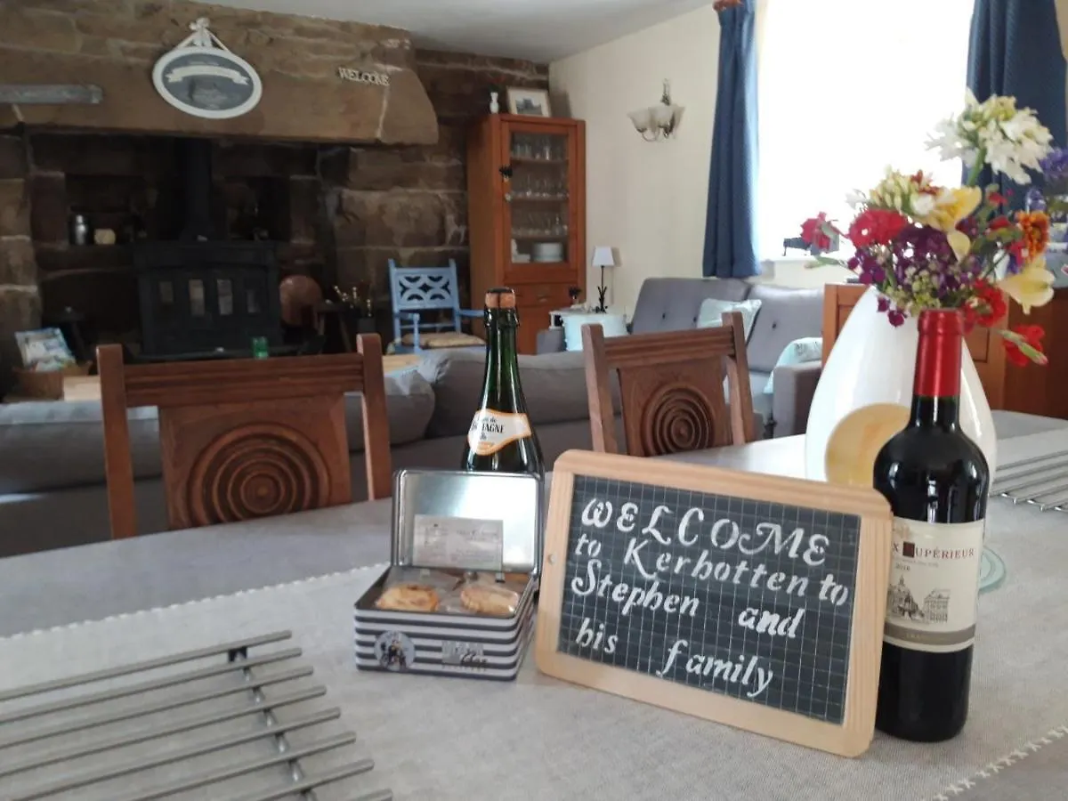 Hameau Kerhotten Langoelan Holiday home